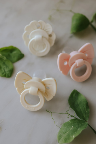 ELODIE DETAILS - smoczek silikonowy Binky Bow 0-6 m, misty pink