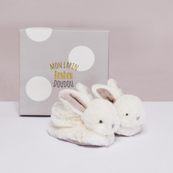 DOUDOU ET COMPAGNIE - zestaw prezentowy - buciki niemowlęce Lapin Bonbon, biały taupe